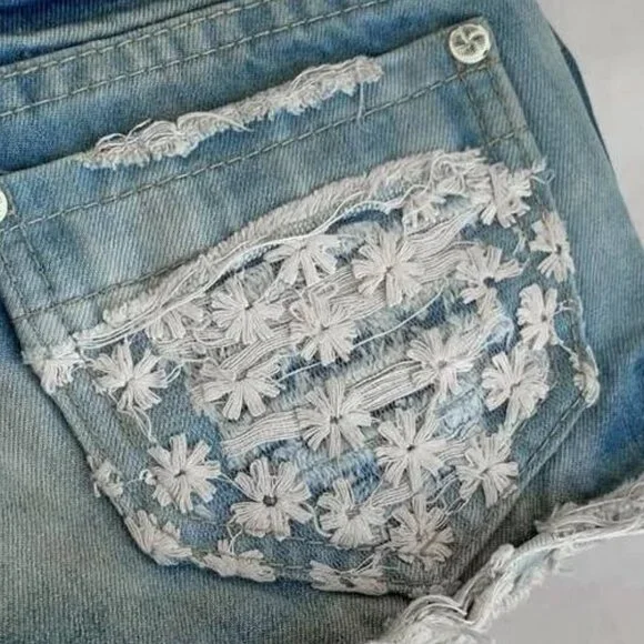 Women’s Distressed Denim Shorts - Picture 4 of 4
